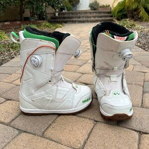Thirty Two women’s snowboarding boots